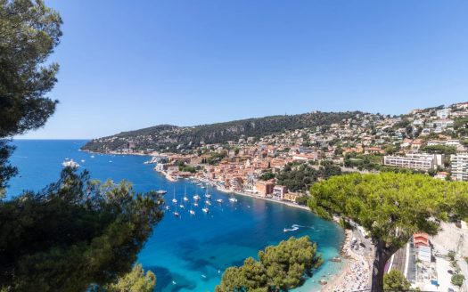 Villefranche sur mer, appartement 3 pièces de luxe, location saisonnière, vue mer panoramique, terrasse , piscine