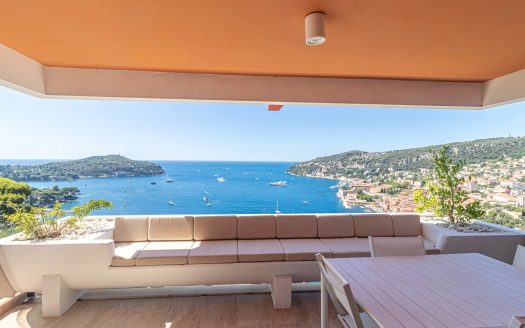Villefranche sur mer, appartement 3 pièces de luxe, location saisonnière, vue mer panoramique, terrasse , piscine