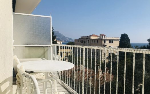 Beaulieu sur mer, studio vue mer, balcon en centre ville