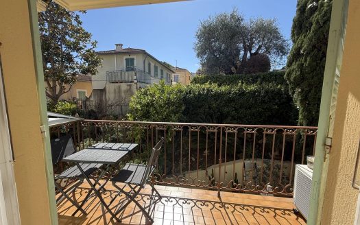 Saint Jean Cap Ferrat, studio de prestige, avec balcon et cave