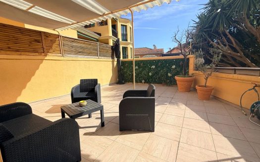 Appartement de charme avec terrasse plein sud — À deux pas des plages et des commerces