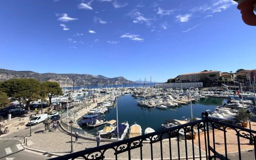 Duplex mansardé · Sur le port · Dernier étage · Saint Jean Cap Ferrat