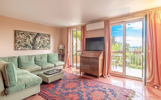 Eze b/m, maison jumelée avec 4 ch, terrasse, vue mer, parking.