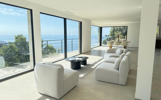 Roquebrune Cap Martin, villa neuve 200 m 4 chambres, vue mer, piscine parking