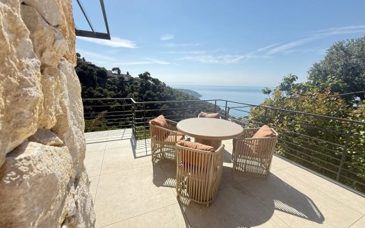 Roquebrune Cap Martin, villa neuve 200 m 4 chambres, vue mer, piscine parking